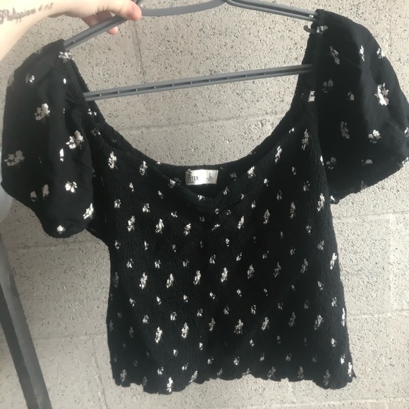 black floral Hollister top - Picture 1 of 1